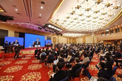 李克強(qiáng)：今年政府支出更多向民生領(lǐng)域傾斜，特別是義務(wù)教育和基本醫(yī)療